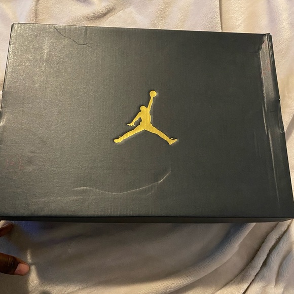 Air Jordan 11 retro never worn, in great condition, comes with box. - Picture 6 of 6